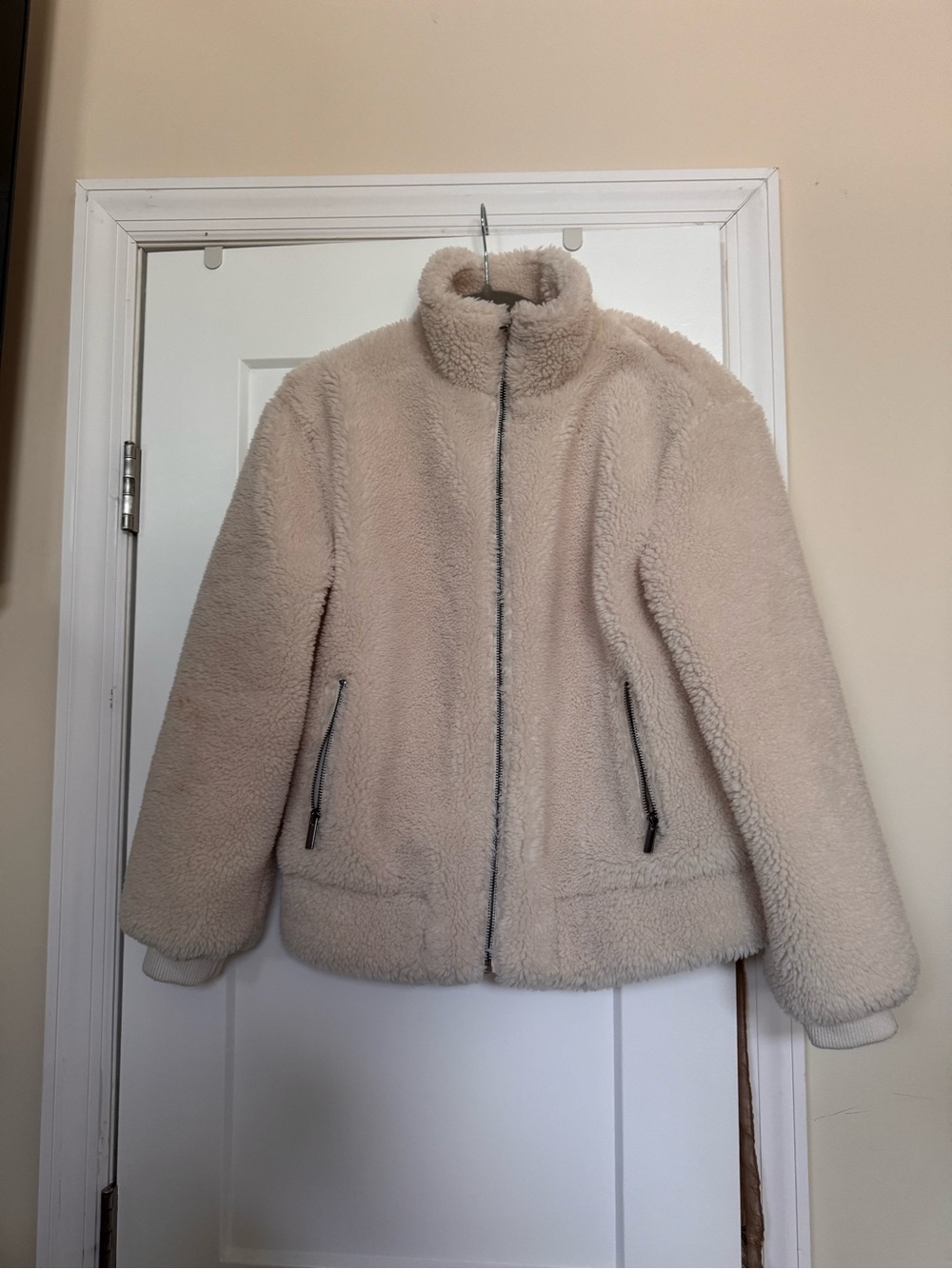 Universal Thread Cream Sherpa Zip-Up Jacket Sz S (small stain see pics)
